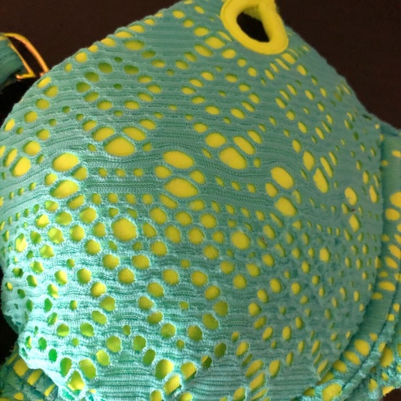 Victoria’s Secret Bikini Top 32C (swim) - Picture 4 of 4